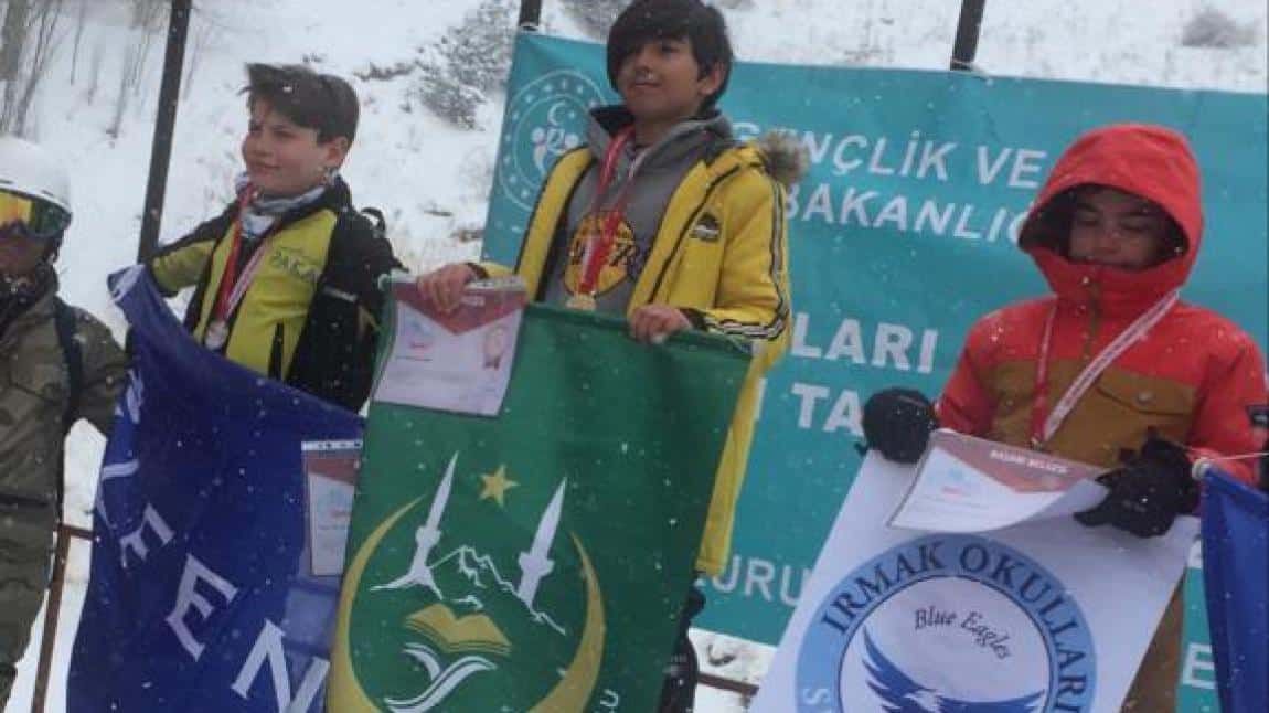 Öğrencimiz Münib Hakan Ekinci Türkiye Okullar Arası Snowboard Yarışmasında 1. Oldu.